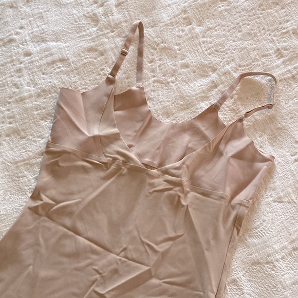 Simply Perfect by Warner’s | Shaping Bodysuit - Picture 2 of 5